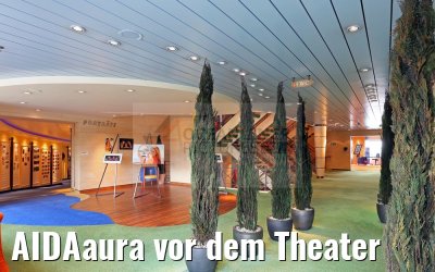 AIDAaura vor dem Theater