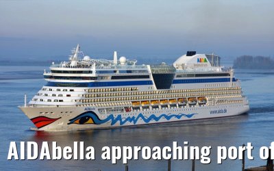 AIDAbella approaching port of Hamburg, 15. April 2008