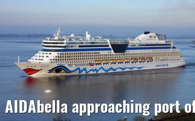 AIDAbella approaching port of Hamburg, 15. April 2008