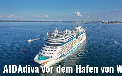 AIDAdiva vor dem Hafen von Warnemünde 03.08.2019