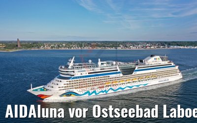 AIDAluna vor Ostseebad Laboe mit Marine-Ehrenmal 10.07.2019