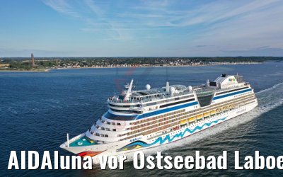 AIDAluna vor Ostseebad Laboe mit Marine-Ehrenmal 10.07.2019