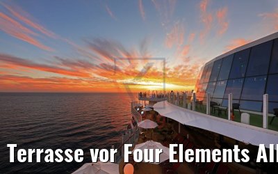 Terrasse vor Four Elements AIDAnova Sonnenaufgang