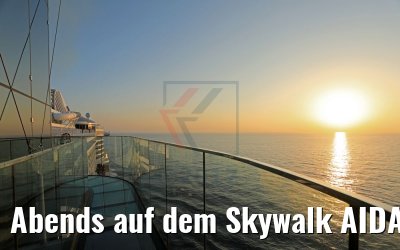Abends auf dem Skywalk AIDAperla