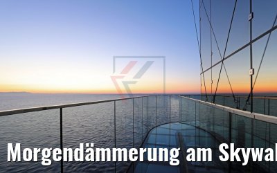 Morgendämmerung am Skywalk AIDAperla