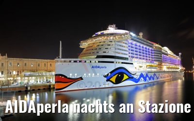 AIDAperla nachts an Stazione Marittima in Genua am 30.05.2017