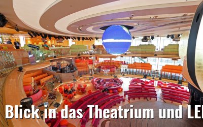 Blick in das Theatrium und LED-Kugel AIDAprima