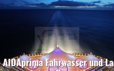 AIDAprima Fahrwasser und Lanai Bar nach Sonnenuntergang
