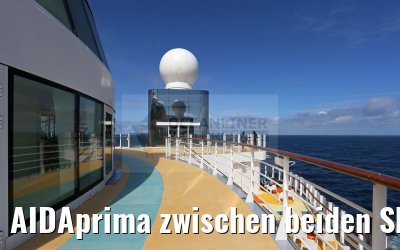 AIDAprima zwischen beiden Skywalks