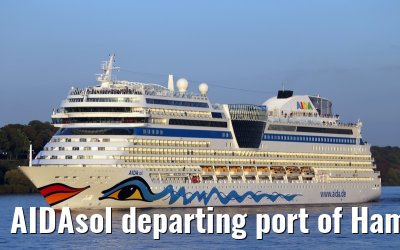 AIDAsol departing port of Hamburg, 27. September 2014