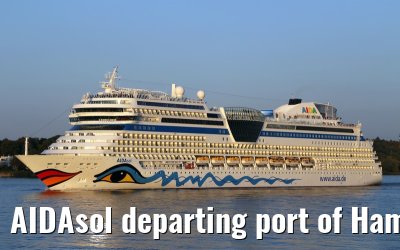 AIDAsol departing port of Hamburg, 27. September 2014