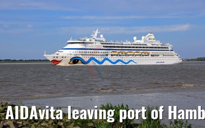 AIDAvita leaving port of Hamburg 25.05.2018