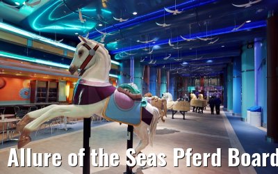 Allure of the Seas Pferd Boardwalk bei Nacht