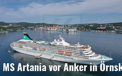 MS Artania vor Anker in Örnsköldsvik, Schweden 25.07.2021