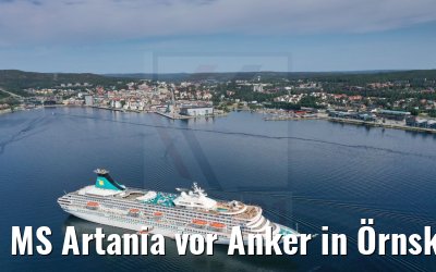 MS Artania vor Anker in Örnsköldsvik, Schweden 25.07.2021