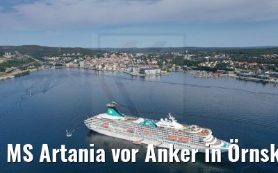 MS Artania vor Anker in Örnsköldsvik, Schweden 25.07.2021