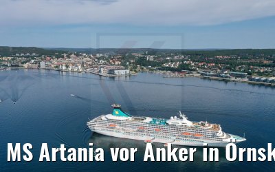MS Artania vor Anker in Örnsköldsvik, Schweden 25.07.2021