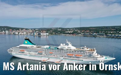 MS Artania vor Anker in Örnsköldsvik, Schweden 25.07.2021