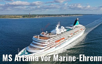 MS Artania vor Marine-Ehrenmal Laboe auf Kieler Förde 09.07.2019