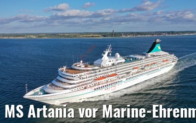 MS Artania vor Marine-Ehrenmal Laboe auf Kieler Förde 09.07.2019