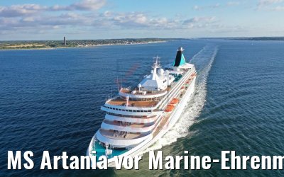 MS Artania vor Marine-Ehrenmal Laboe auf Kieler Förde 09.07.2019