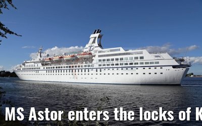 MS Astor enters the locks of Kiel-Holtenau 29.08.2016
