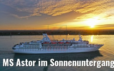 MS Astor im Sonnenuntergang auf der Elbe 08.11.2019