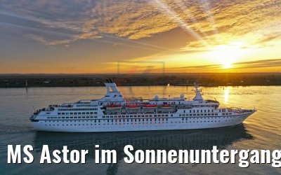 MS Astor im Sonnenuntergang auf der Elbe 08.11.2019 Sonnenstrahl