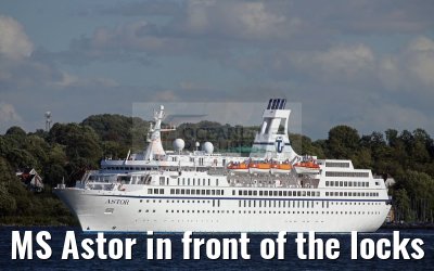 MS Astor in front of the locks of Kiel Holtenau 29.08.2016