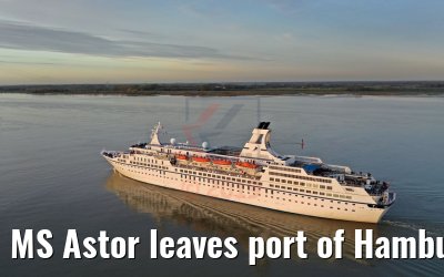 MS Astor leaves port of Hamburg 08.11.2019