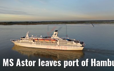 MS Astor leaves port of Hamburg 08.11.2019