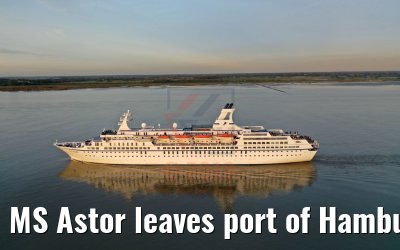 MS Astor leaves port of Hamburg 08.11.2019