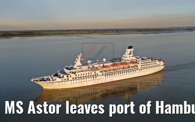 MS Astor leaves port of Hamburg 08.11.2019