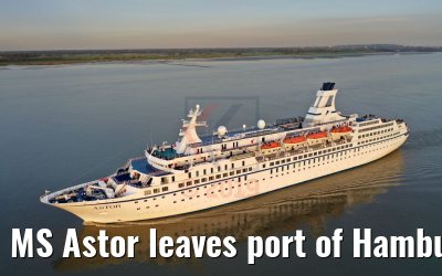MS Astor leaves port of Hamburg 08.11.2019