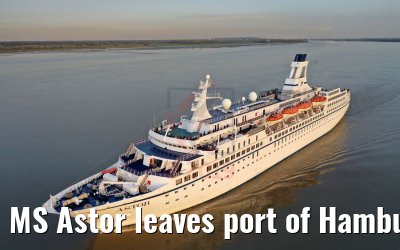 MS Astor leaves port of Hamburg 08.11.2019