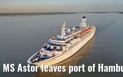 MS Astor leaves port of Hamburg 08.11.2019