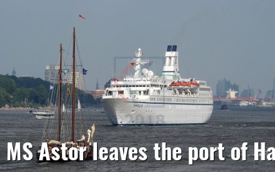 MS Astor leaves the port of Hamburg 13. May 2018 K.Kaulfuss