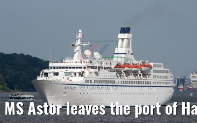 MS Astor leaves the port of Hamburg 13. May 2018 K.Kaulfuss
