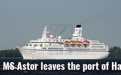 MS Astor leaves the port of Hamburg 13. May 2018 K.Kaulfuss