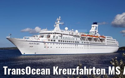 TransOcean Kreuzfahrten MS Astor in front of the locks of Kiel-Holtenau 29.08.2016