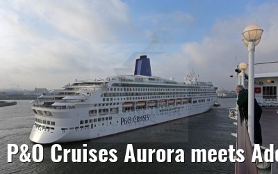 P&O Cruises Aurora meets Adonia 16.12.2014 Hamburg