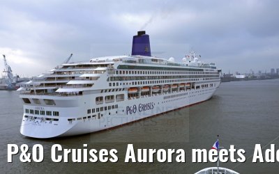 P&O Cruises Aurora meets Adonia 16.12.2014 Hamburg