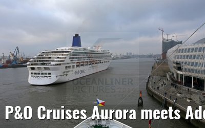 P&O Cruises Aurora meets Adonia 16.12.2014 Hamburg