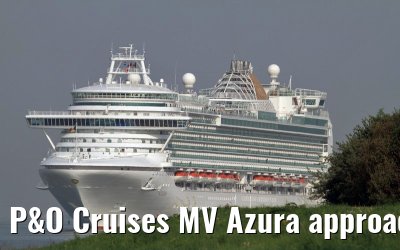 P&O Cruises MV Azura approaching port of Rotterdam, 23. April 2011