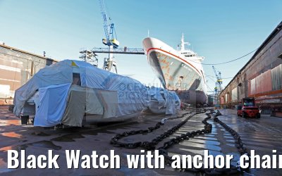 Black Watch with anchor chain and tender boats 28.11.2016