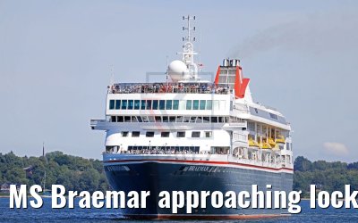 MS Braemar approaching locks of Kiel 06.07.2017
