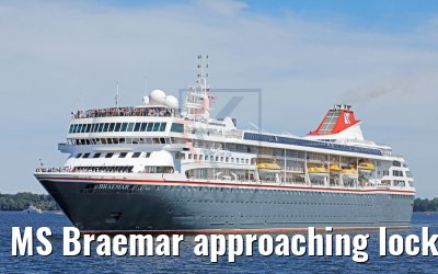 MS Braemar approaching locks of Kiel 06.07.2017