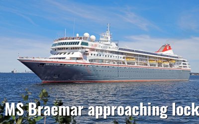 MS Braemar approaching locks of Kiel 06.07.2017