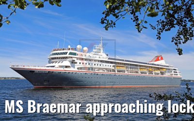 MS Braemar approaching locks of Kiel 06.07.2017