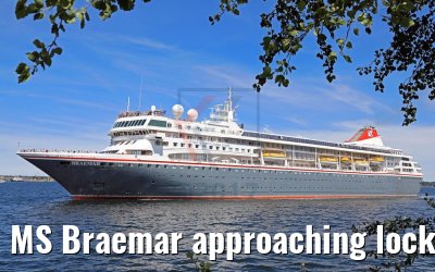 MS Braemar approaching locks of Kiel 06.07.2017